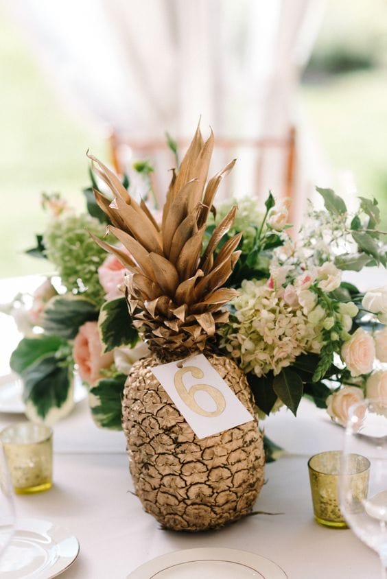 ananas centrotavola per matrimonio tropicale hawaii