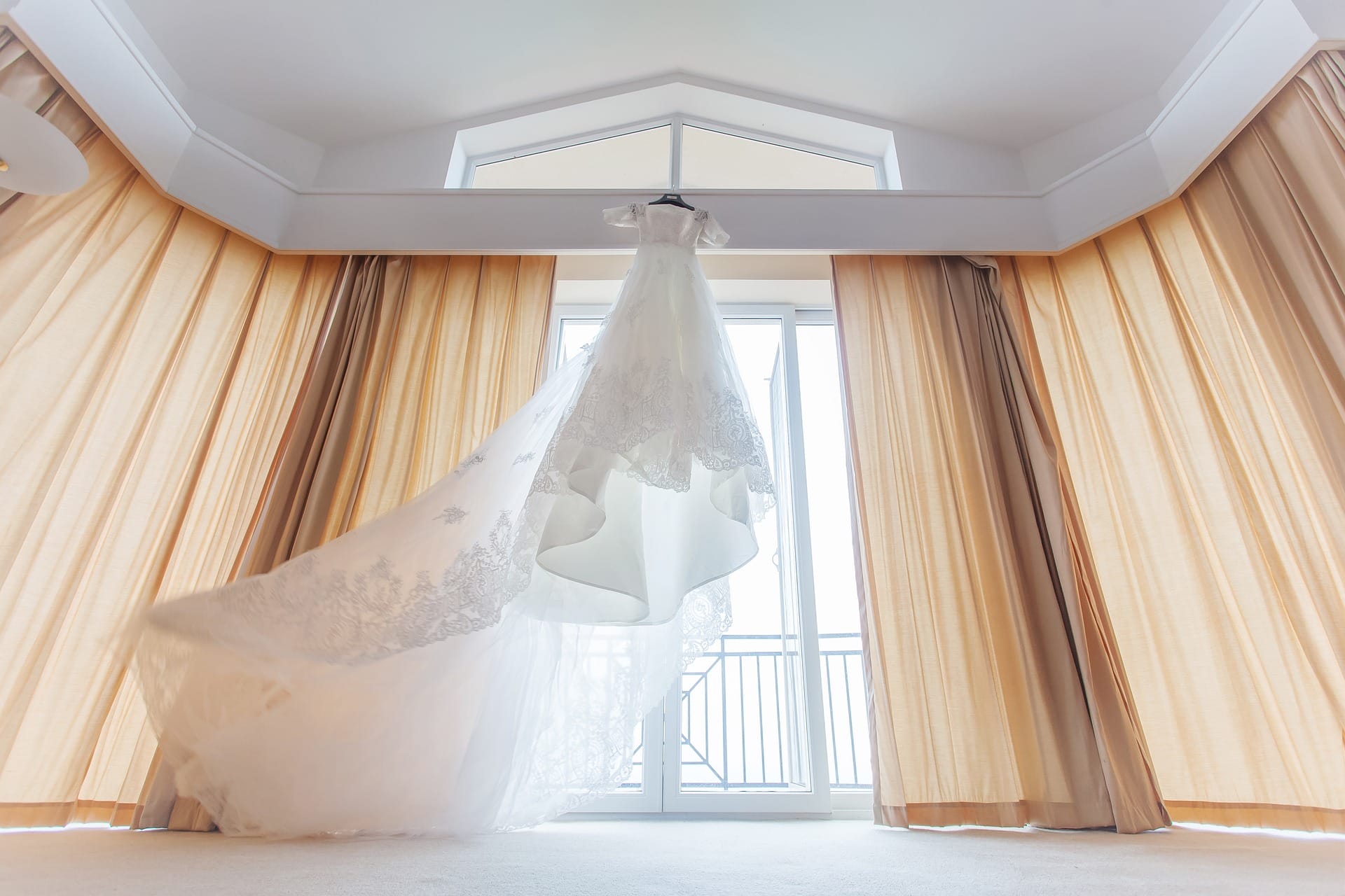 Ecco in che modo il tuo abito da sposa potrebbe essere d’intralcio nel giorno del matrimonio